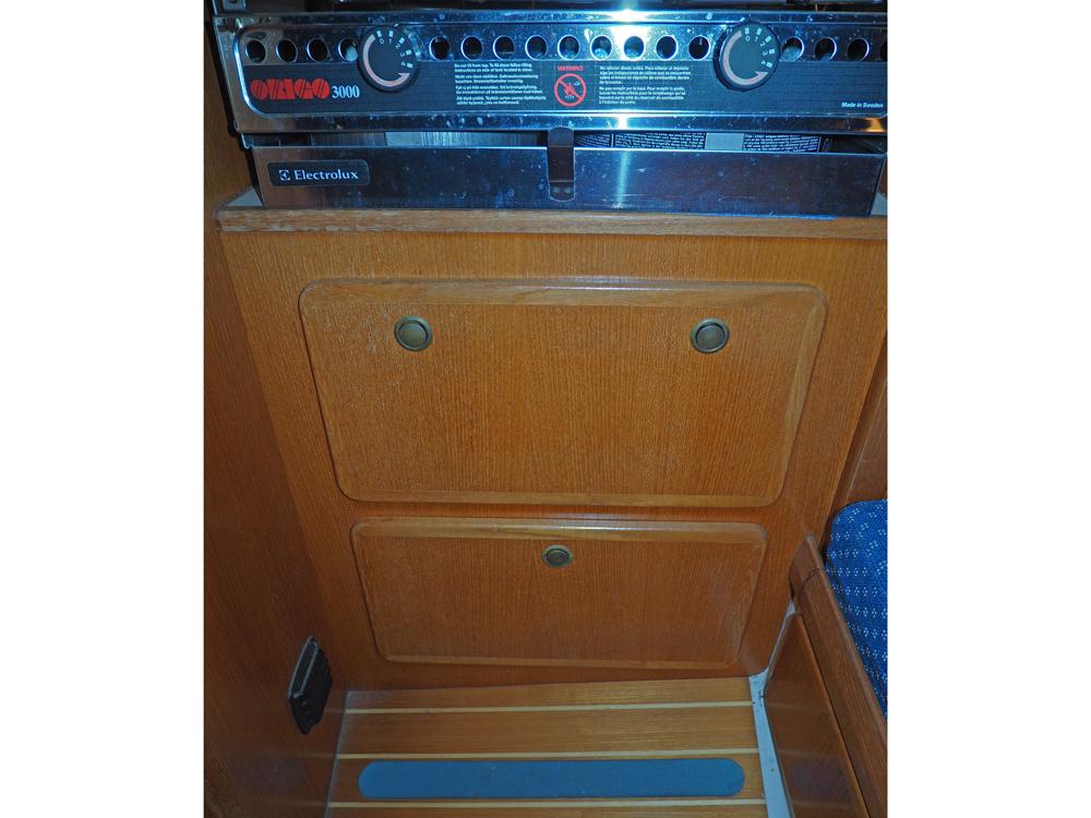 Saloon, Accommodation